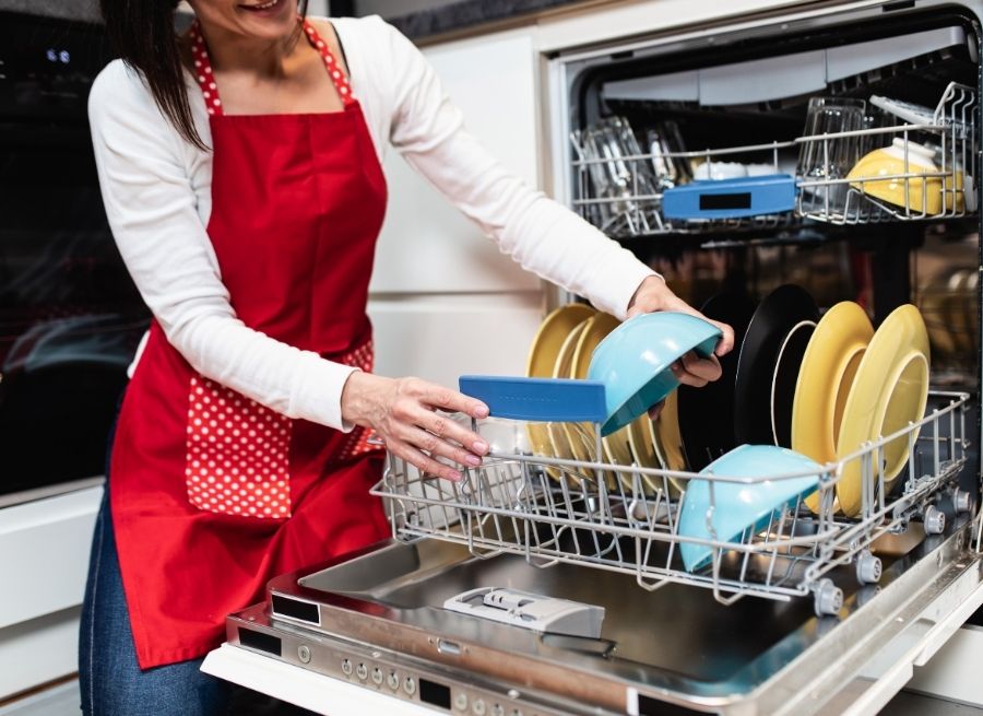 How Dishwashers Clean Kitchen Tools