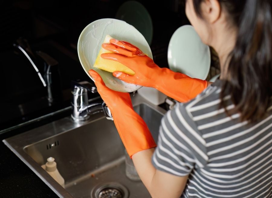How Hand Washing Cleans Kitchen Tools